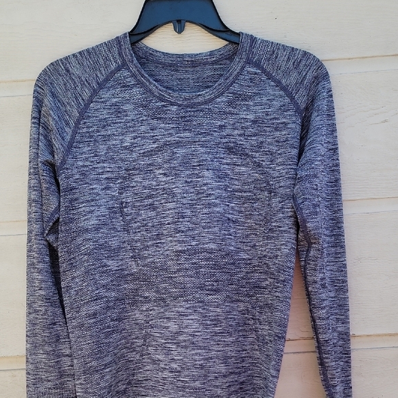 lululemon athletica Charcoal Heather Long Sleeve Top - Picture 4 of 9
